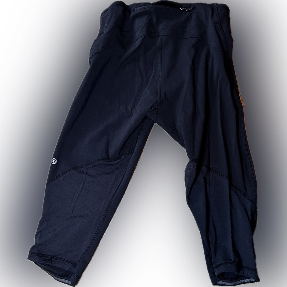 Lululemon Black Crops - Size 8